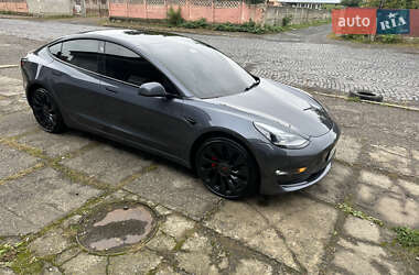 Седан Tesla Model 3 2022 в 