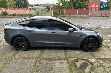 Седан Tesla Model 3 2022 в 