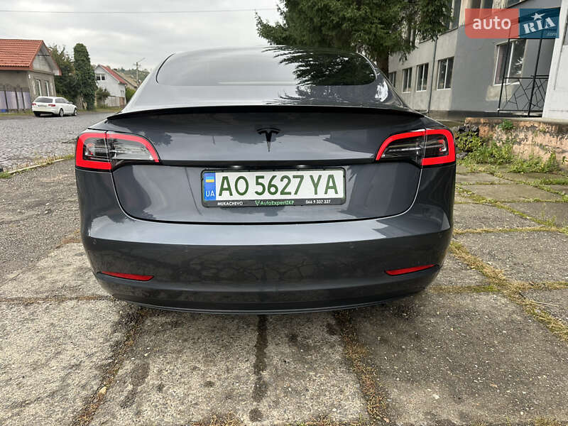 Седан Tesla Model 3 2022 в Мукачевому