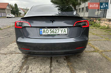 Седан Tesla Model 3 2022 в 