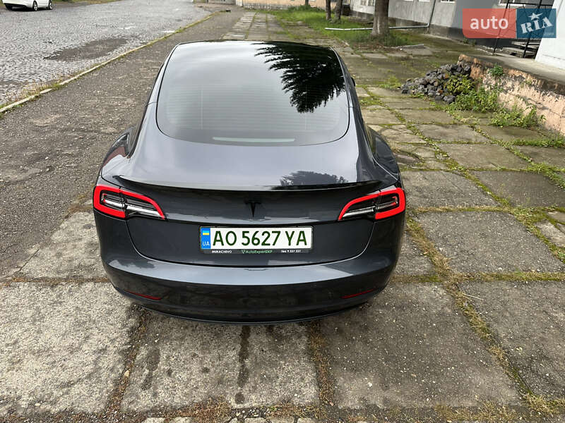 Седан Tesla Model 3 2022 в Мукачевому