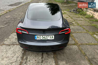 Седан Tesla Model 3 2022 в 