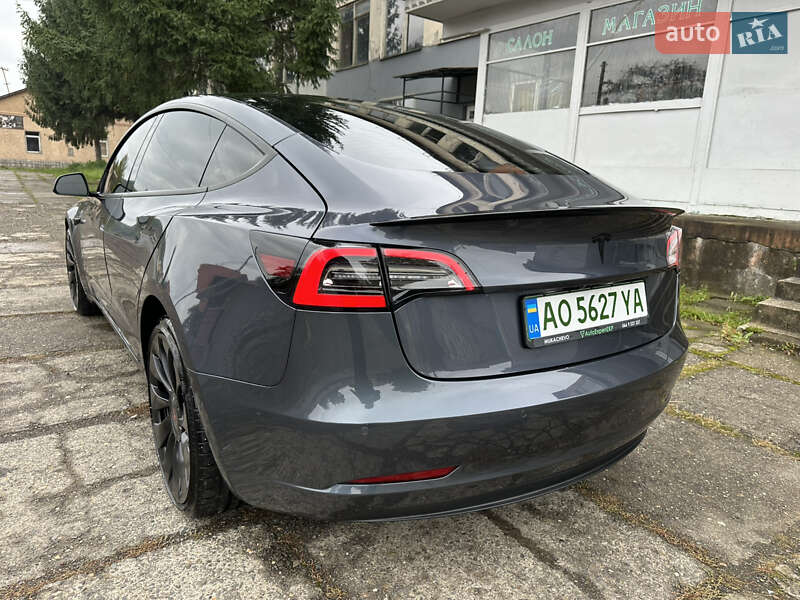 Седан Tesla Model 3 2022 в Мукачевому