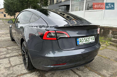 Седан Tesla Model 3 2022 в 