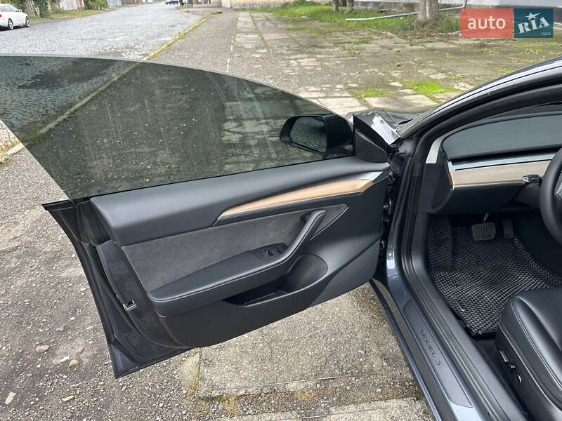 Седан Tesla Model 3 2022 в Мукачевому