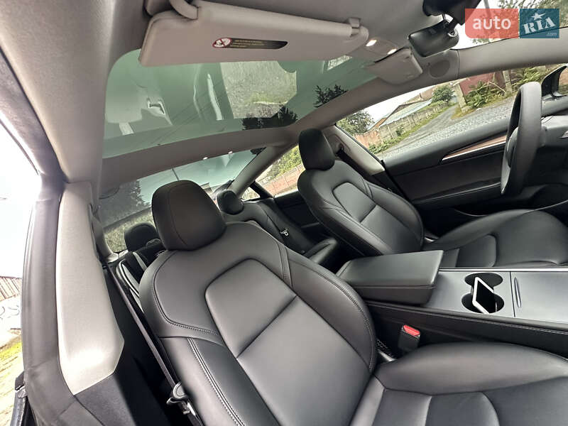 Седан Tesla Model 3 2022 в Мукачевому