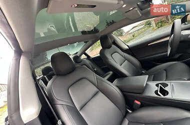 Седан Tesla Model 3 2022 в 