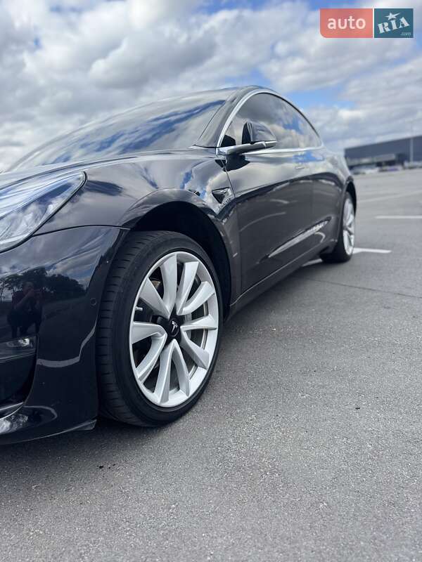 Седан Tesla Model 3 2018 в Дніпрі