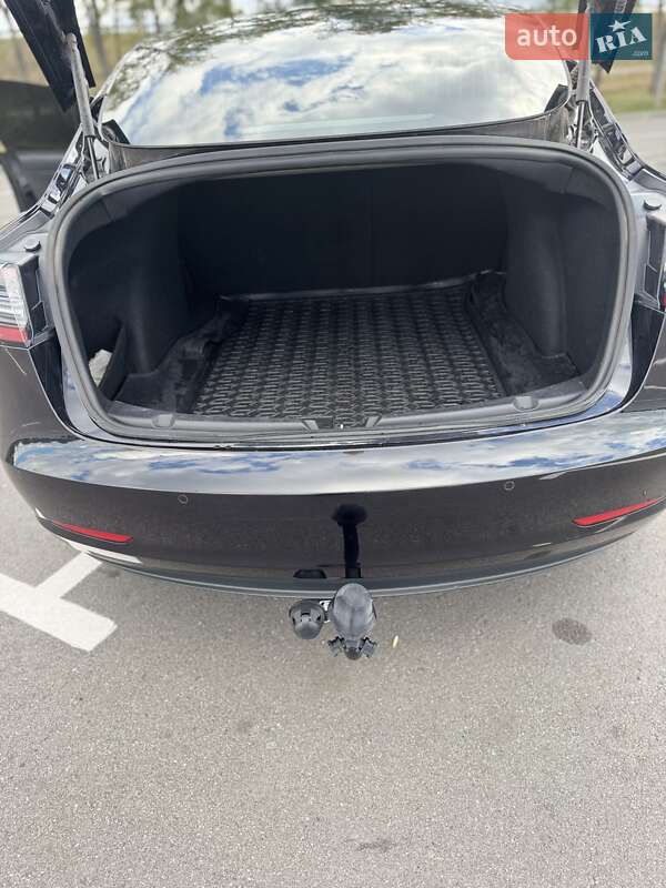Седан Tesla Model 3 2018 в Дніпрі