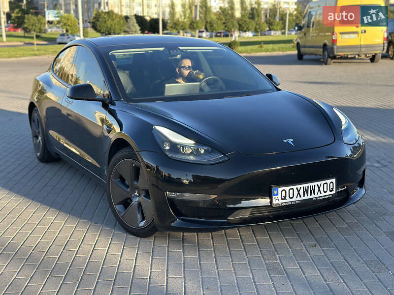 Седан Tesla Model 3 2021 в 