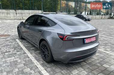 Седан Tesla Model 3 2024 в 