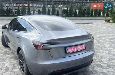 Седан Tesla Model 3 2024 в 