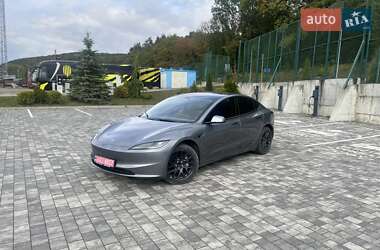 Седан Tesla Model 3 2024 в 