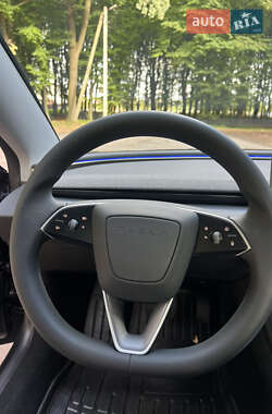 Седан Tesla Model 3 2024 в 