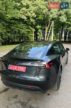 Седан Tesla Model 3 2024 в 
