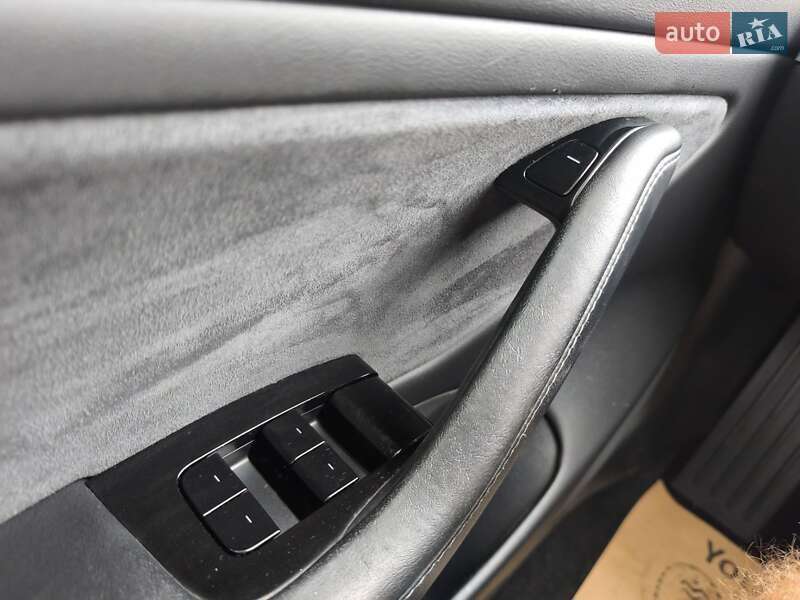 Седан Tesla Model 3 2019 в Стрые