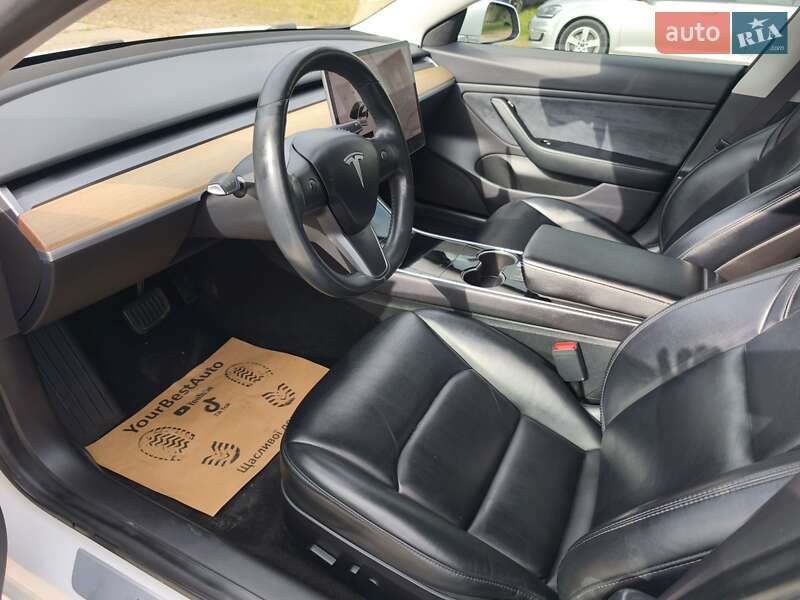 Седан Tesla Model 3 2019 в Стрые