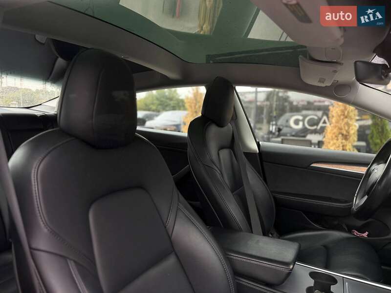 Седан Tesla Model 3 2021 в Киеве