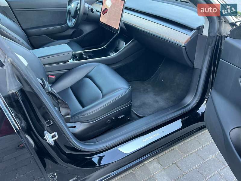 Седан Tesla Model 3 2019 в Тернополі