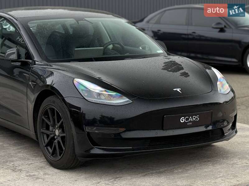 Седан Tesla Model 3 2021 в Киеве