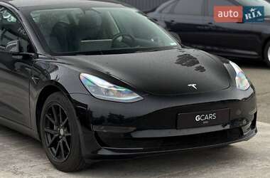 Седан Tesla Model 3 2021 в 