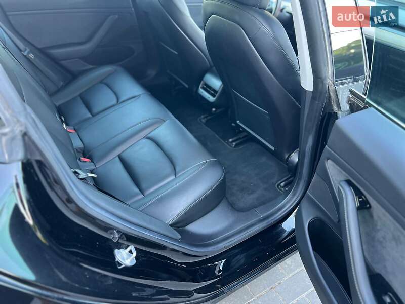 Седан Tesla Model 3 2019 в Тернополі