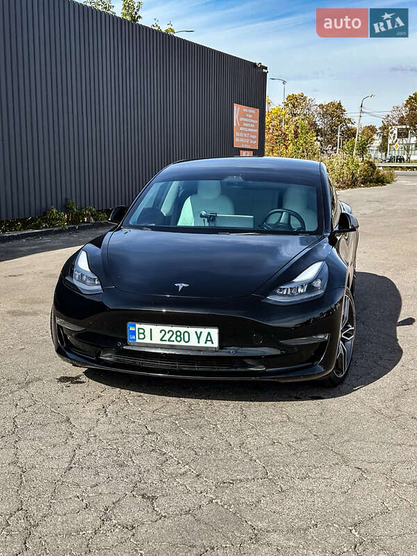 Седан Tesla Model 3 2021 в Полтаве