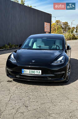 Седан Tesla Model 3 2021 в 