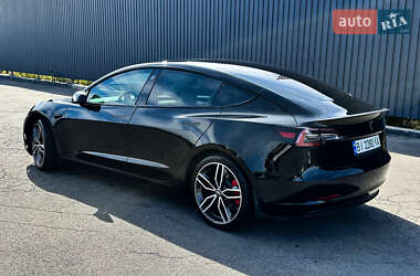 Седан Tesla Model 3 2021 в 