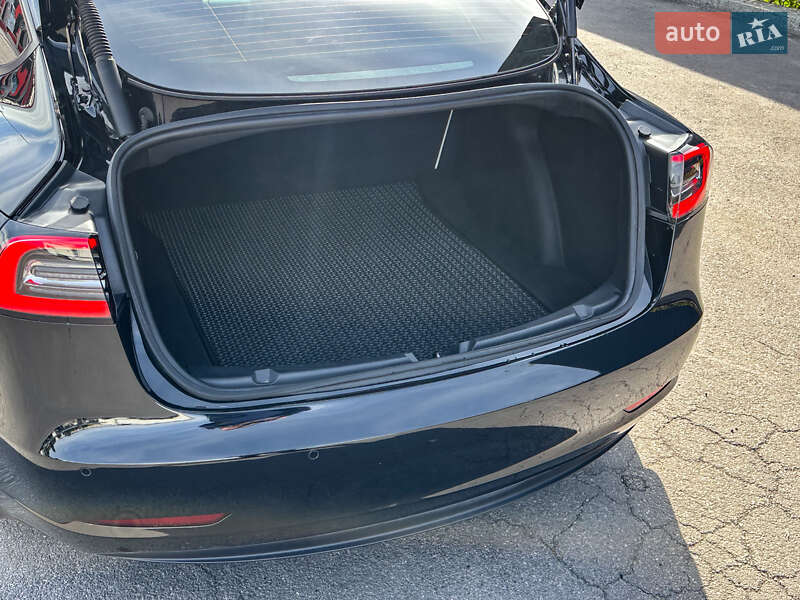 Седан Tesla Model 3 2021 в Полтаве