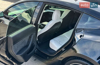 Седан Tesla Model 3 2021 в 
