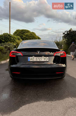 Седан Tesla Model 3 2022 в 