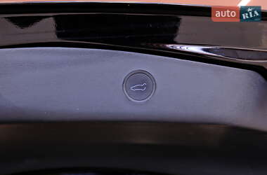 Седан Tesla Model 3 2023 в 