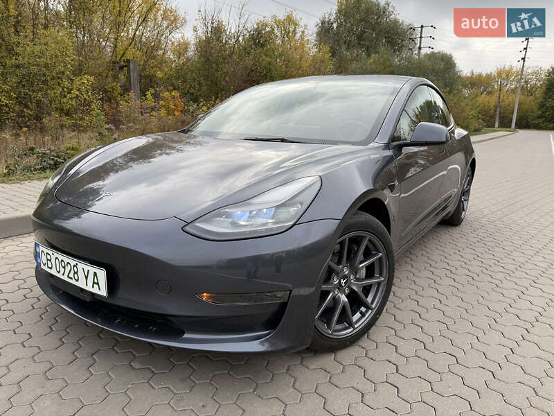 Седан Tesla Model 3 2022 в 