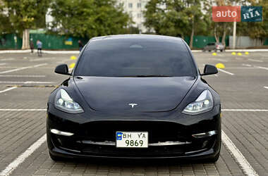 Седан Tesla Model 3 2022 в 