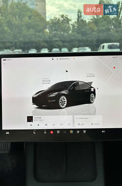 Седан Tesla Model 3 2022 в 