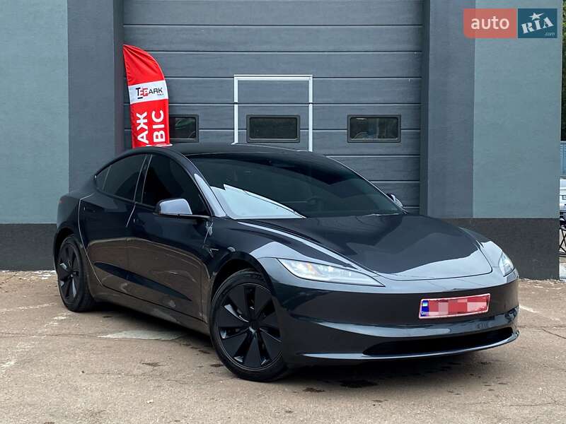 Tesla Model 3 2024