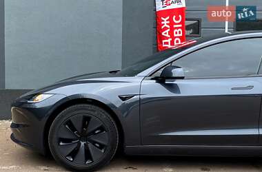 Седан Tesla Model 3 2024 в 