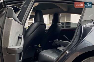 Седан Tesla Model 3 2024 в 