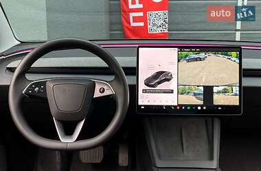 Седан Tesla Model 3 2024 в 