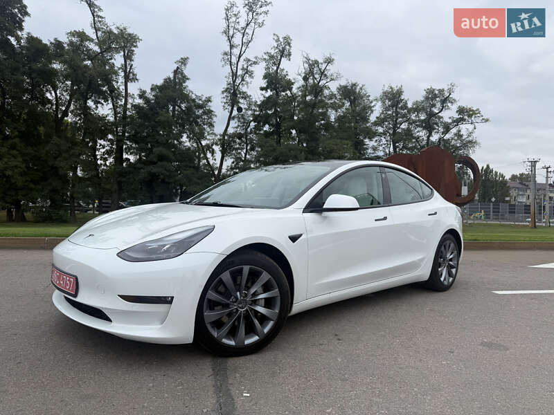 Седан Tesla Model 3 2021 в Києві