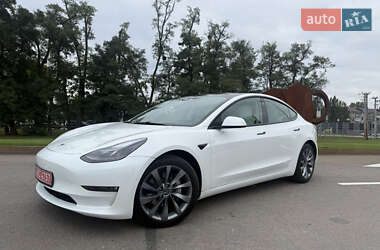 Седан Tesla Model 3 2021 в 