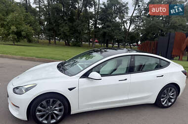 Седан Tesla Model 3 2021 в 