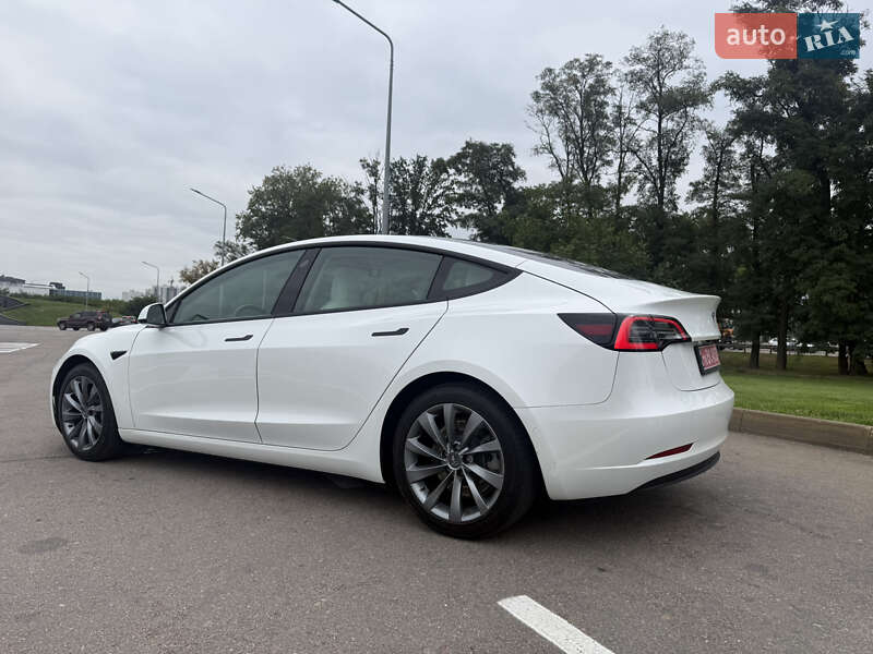 Седан Tesla Model 3 2021 в Києві
