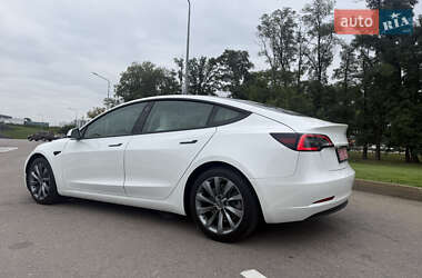Седан Tesla Model 3 2021 в 