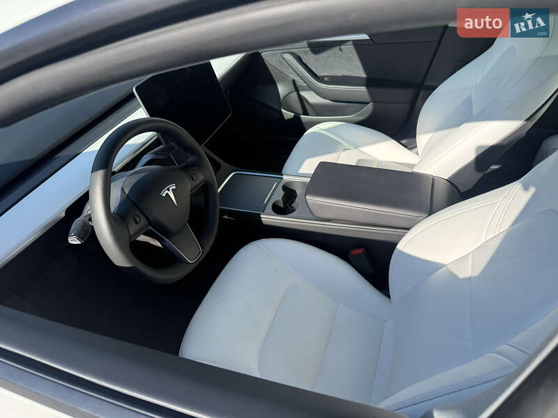 Седан Tesla Model 3 2021 в Києві