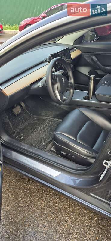 Седан Tesla Model 3 2020 в Киеве