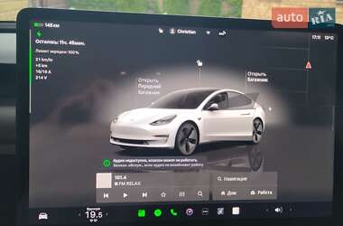 Седан Tesla Model 3 2022 в 