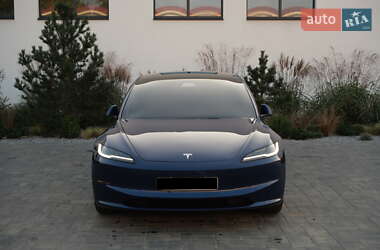 Седан Tesla Model 3 2024 в 