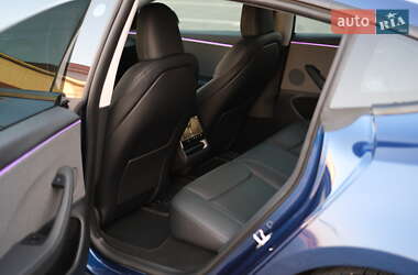 Седан Tesla Model 3 2024 в 